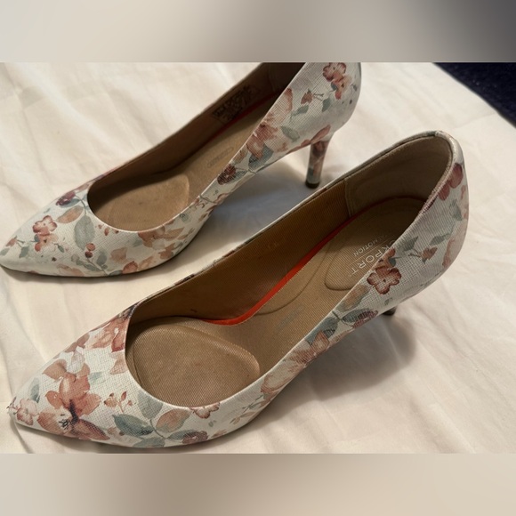 Rockport Total Motion Floral Pump - Picture 6 of 10